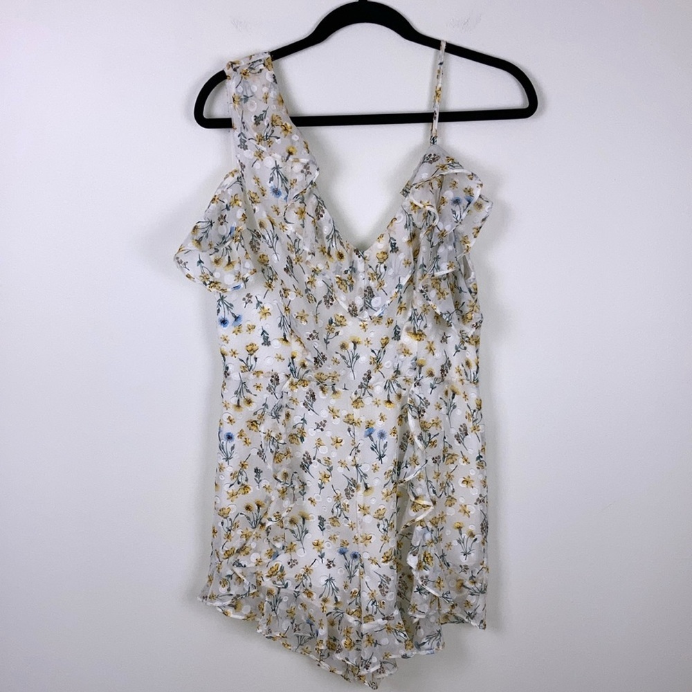 Fanco Floral Romper Women’s Size Large Fluttery Sleeves Yellow White Ruffle